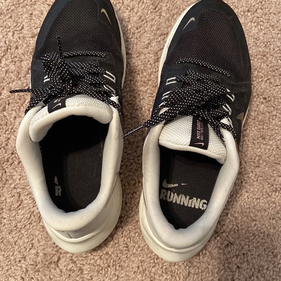 Women’s Nike Quest 4 running shoes size 8.5 - Picture 6 of 12